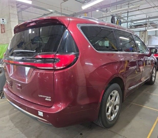Used 2021 Chrysler Pacifica Limited w/ Premium & Safety Sphere Group AWD/4WD image 6