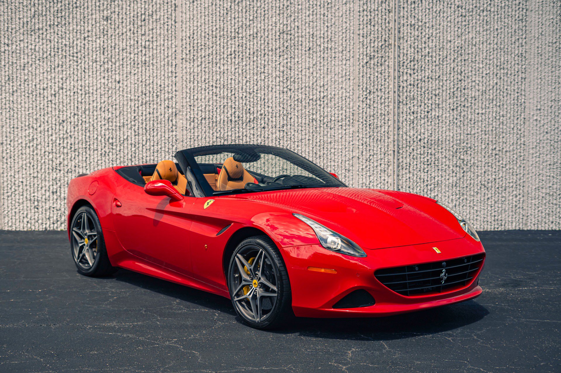 Used 2016 Ferrari California T RWD image 17