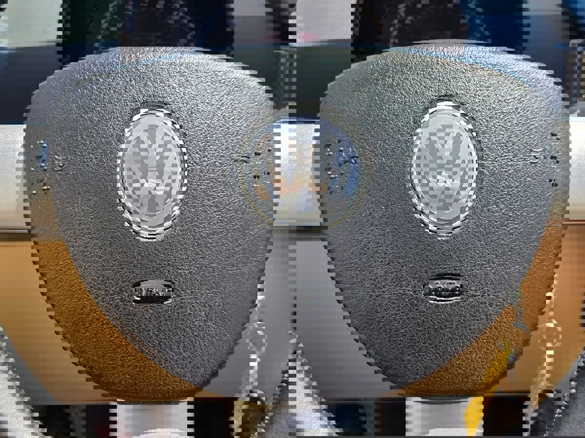 Used 2009 Volkswagen Beetle S image 27