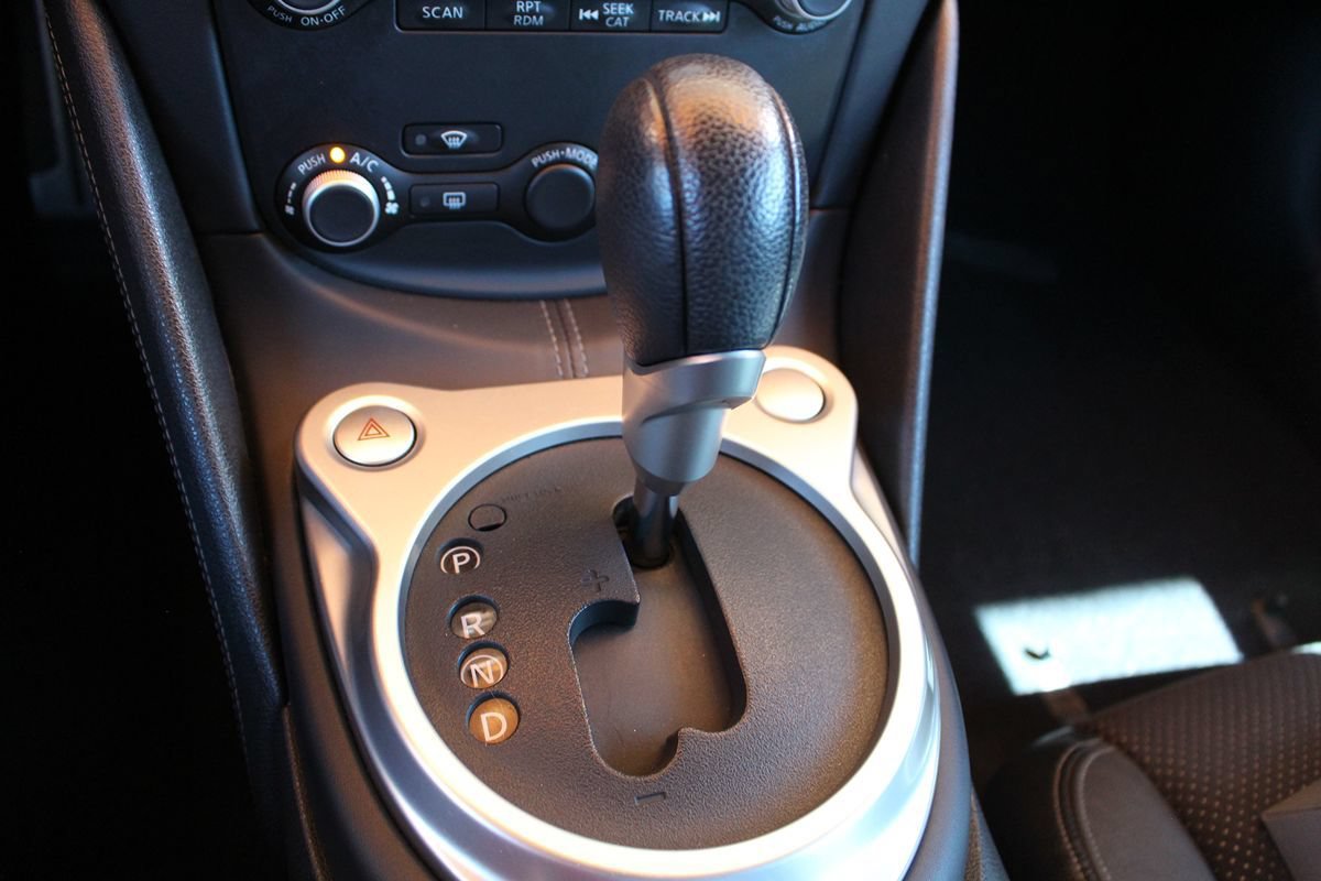 Used 2010 Nissan 370Z Touring w/ Sport Pkg RWD image 22