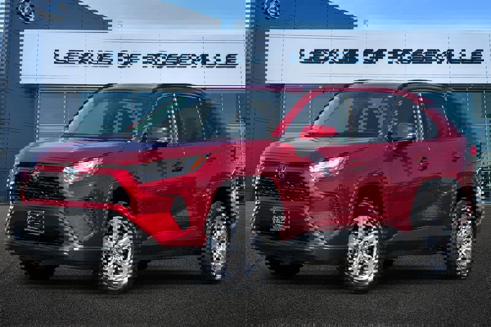 Used 2022 Toyota RAV4 XLE image 1