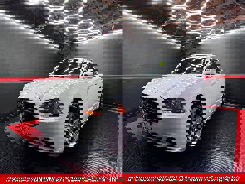 Used 2011 Dodge Charger SE RWD image 2