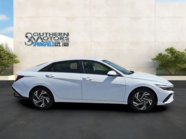 Used 2025 Hyundai Elantra SEL FWD image 34