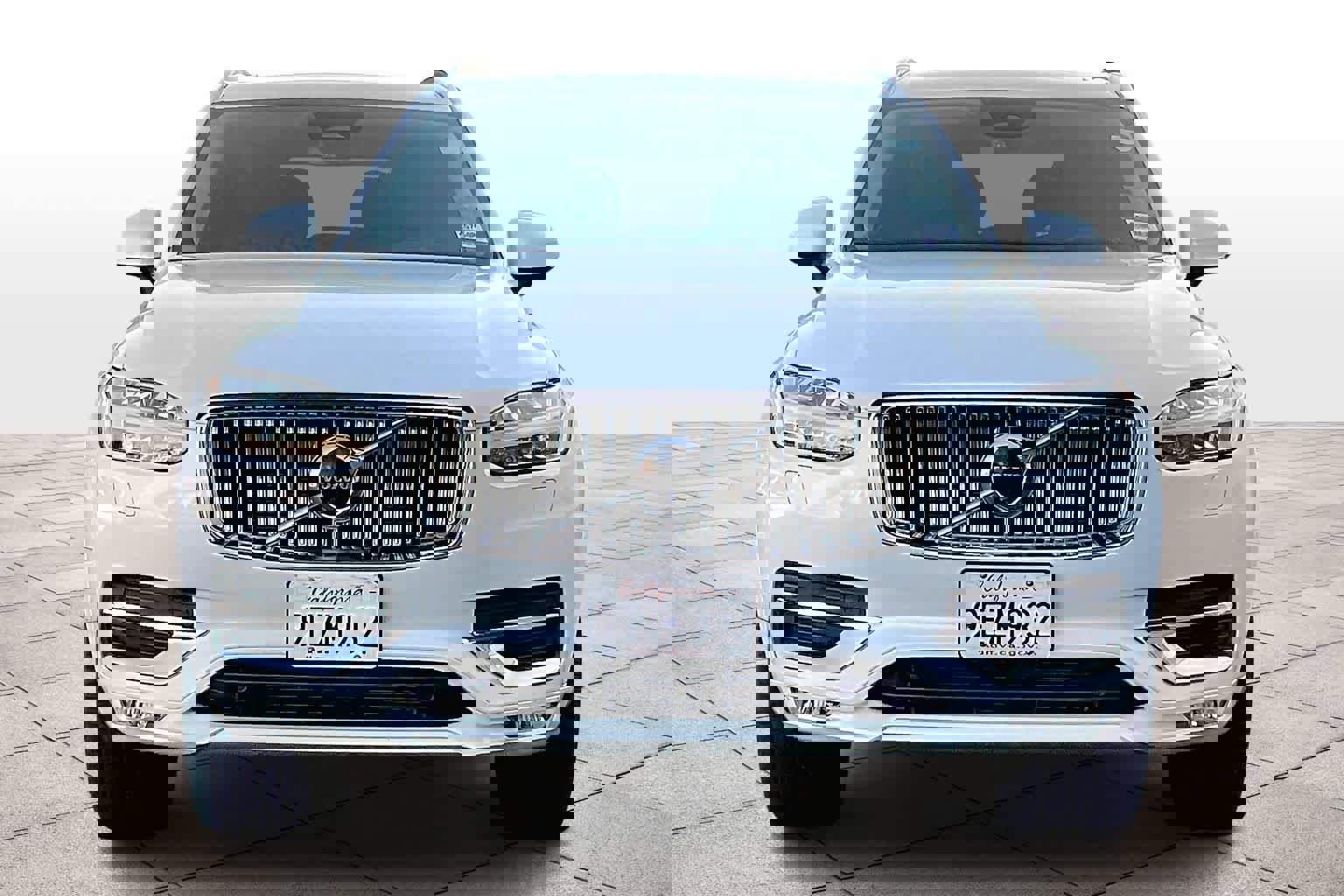 Used 2023 Volvo XC90 B5 Plus image 3