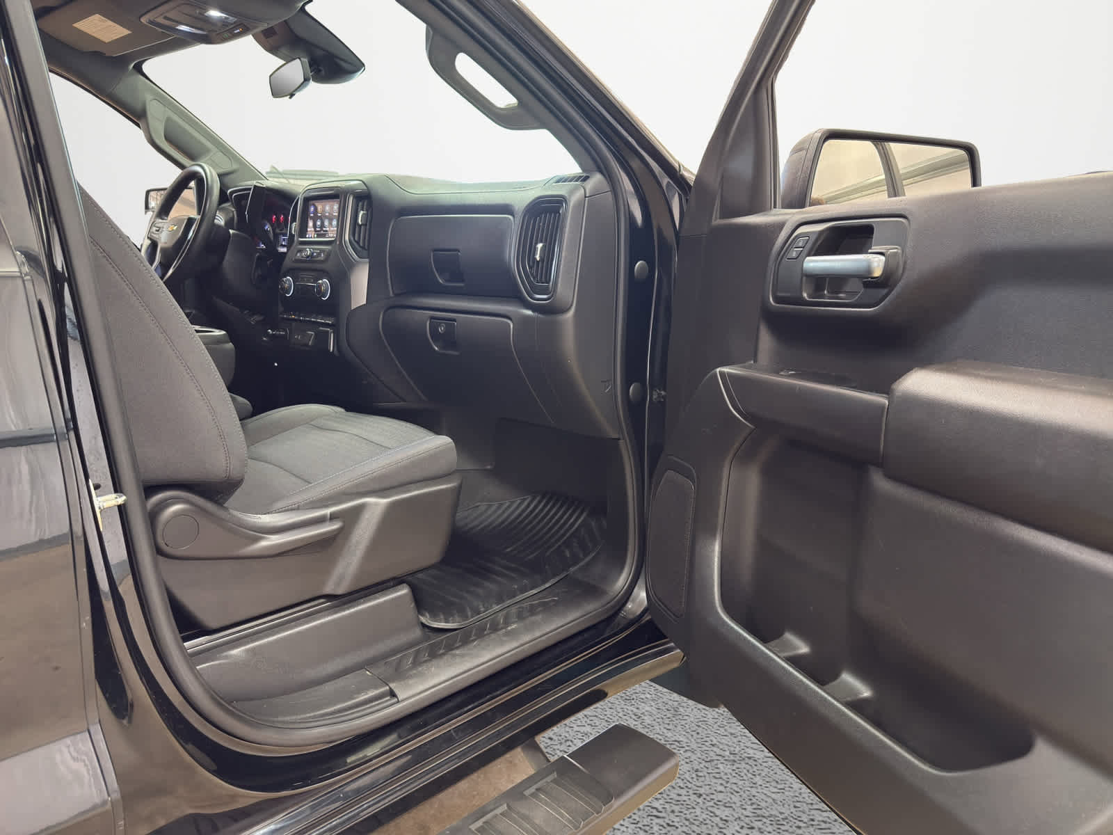 Used 2022 Chevrolet Silverado 1500 Custom image 25