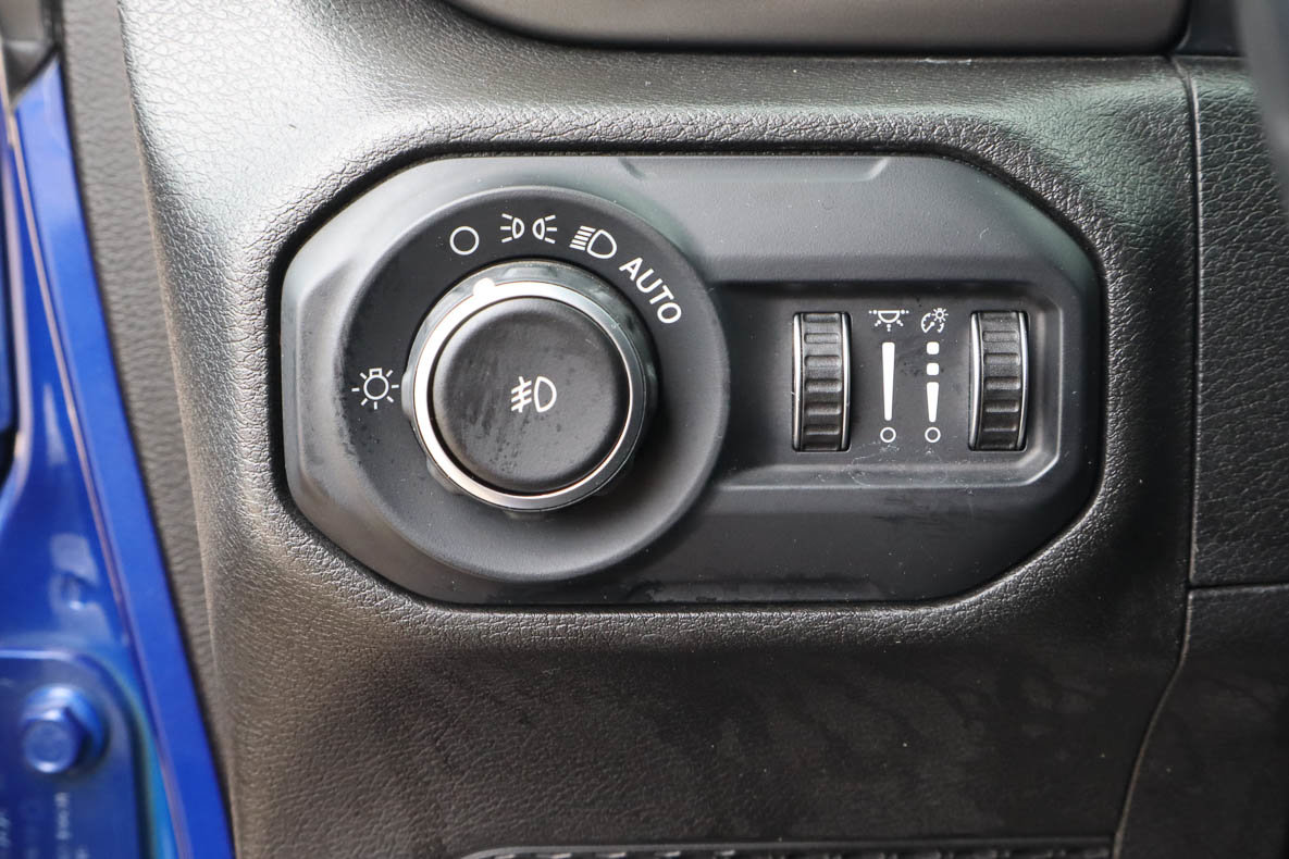 Used 2018 Jeep Wrangler Unlimited Sport S image 17