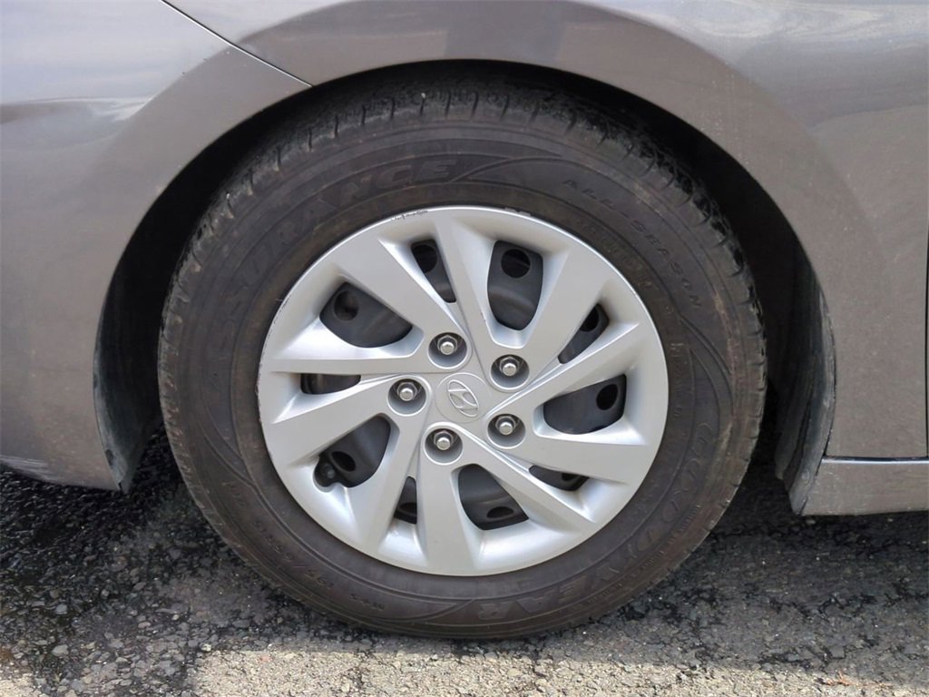 Used 2020 Hyundai Elantra SE w/ Cargo Package (C1) image 9