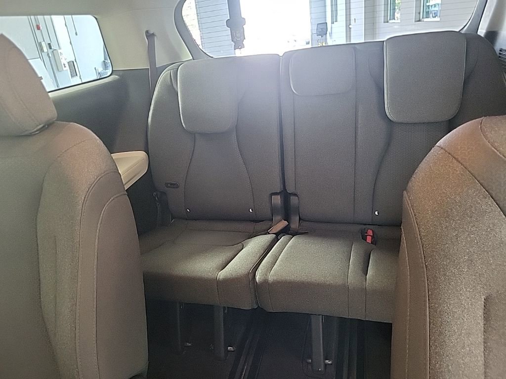 Used 2022 Kia Carnival LX image 13