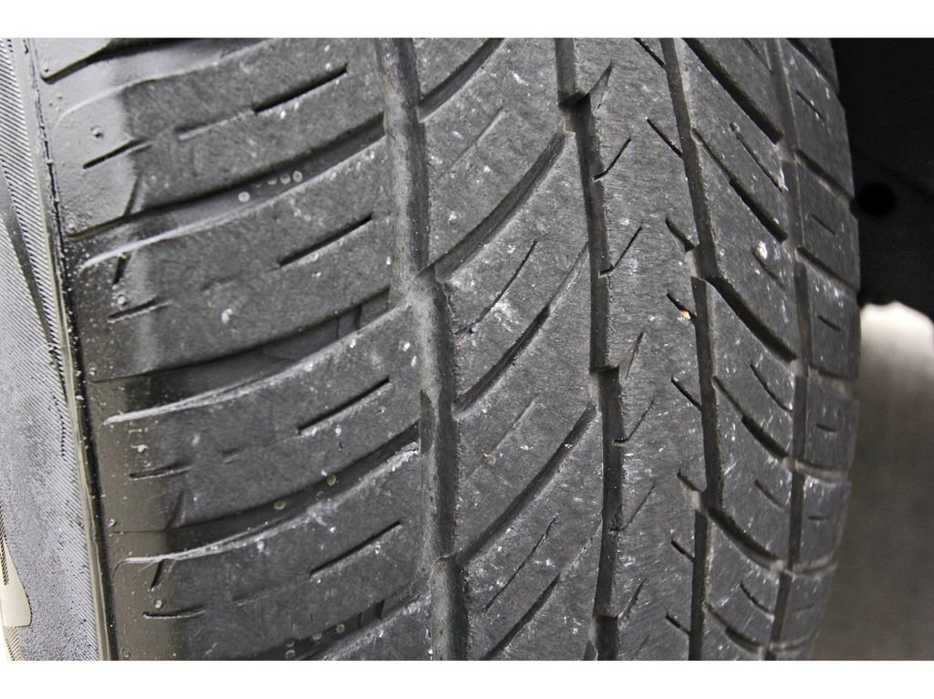 Used 2023 GMC Yukon XL SLT image 32