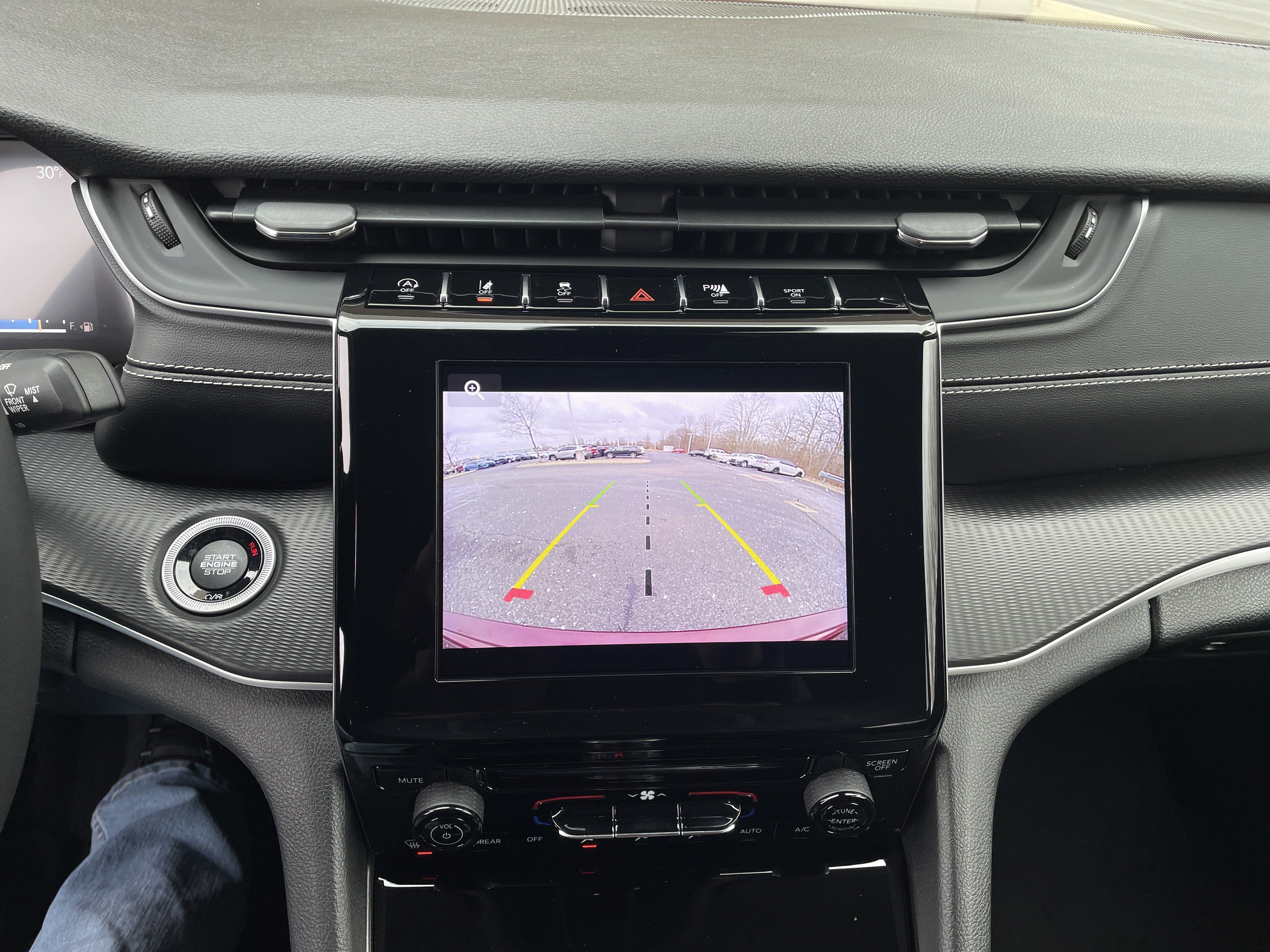 Used 2023 Jeep Grand Cherokee Laredo w/ MOPAR Finishing Package image 10