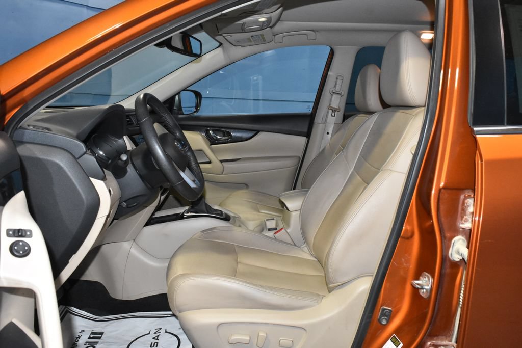 Used 2019 Nissan Rogue SL w/ Premium Package AWD/4WD image 7