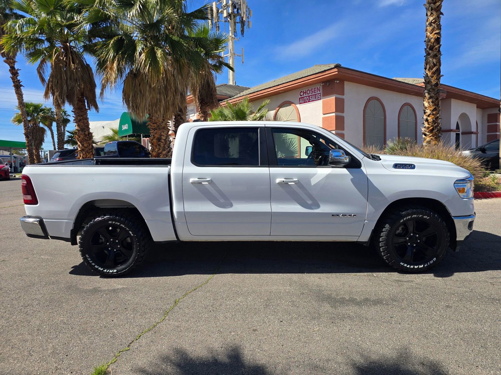 Used 2024 RAM 1500 Laramie AWD/4WD image 8