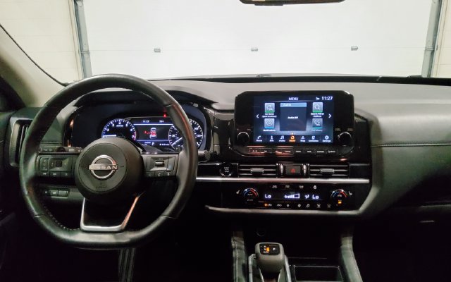 Used 2025 Nissan Pathfinder SL FWD image 28