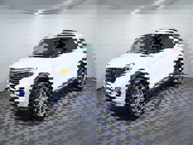 Certified 2023 Ford Explorer XLT w/ Equipment Group 202A image 5