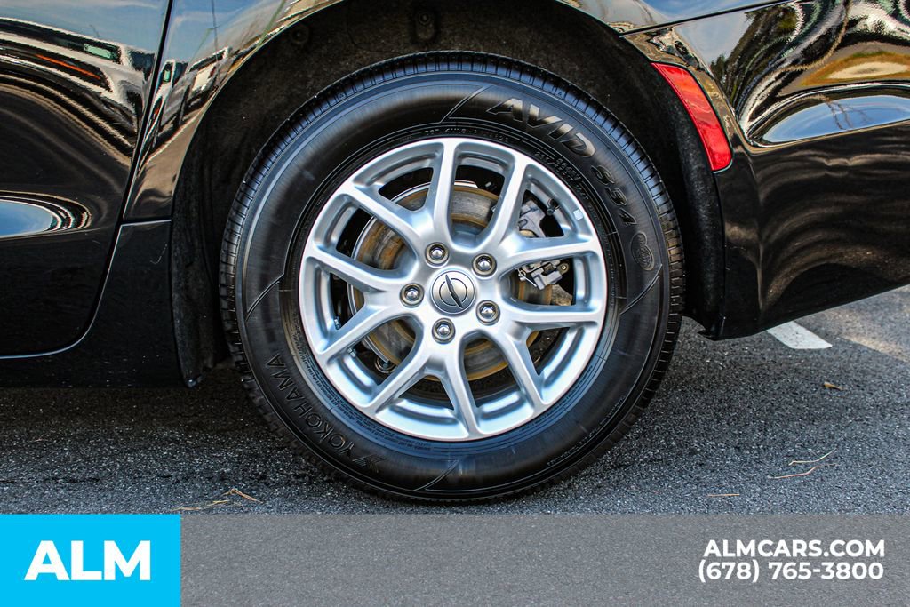 Used 2024 Chrysler Pacifica Touring-L image 16