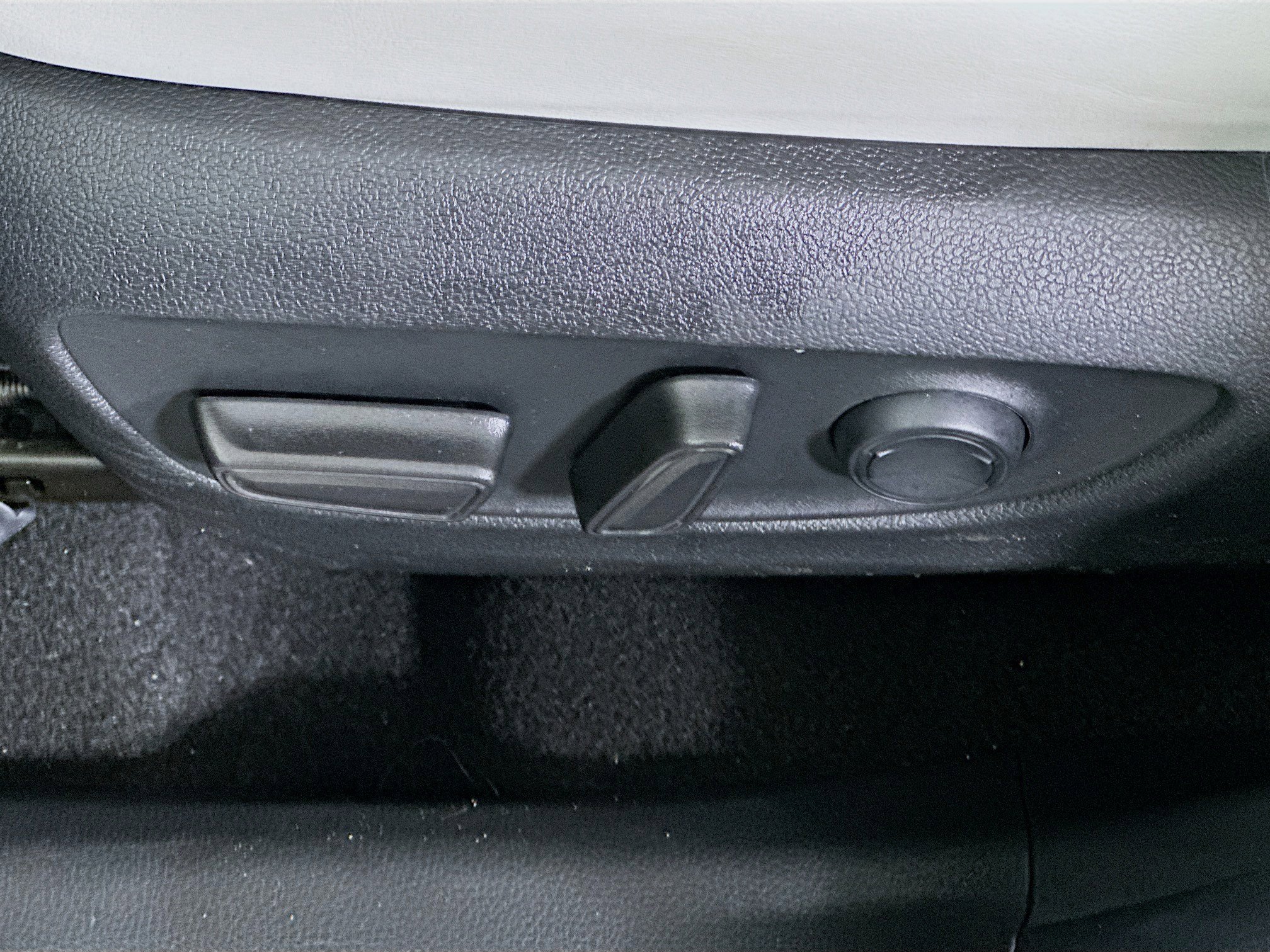 Used 2023 Toyota RAV4 XLE Premium image 13