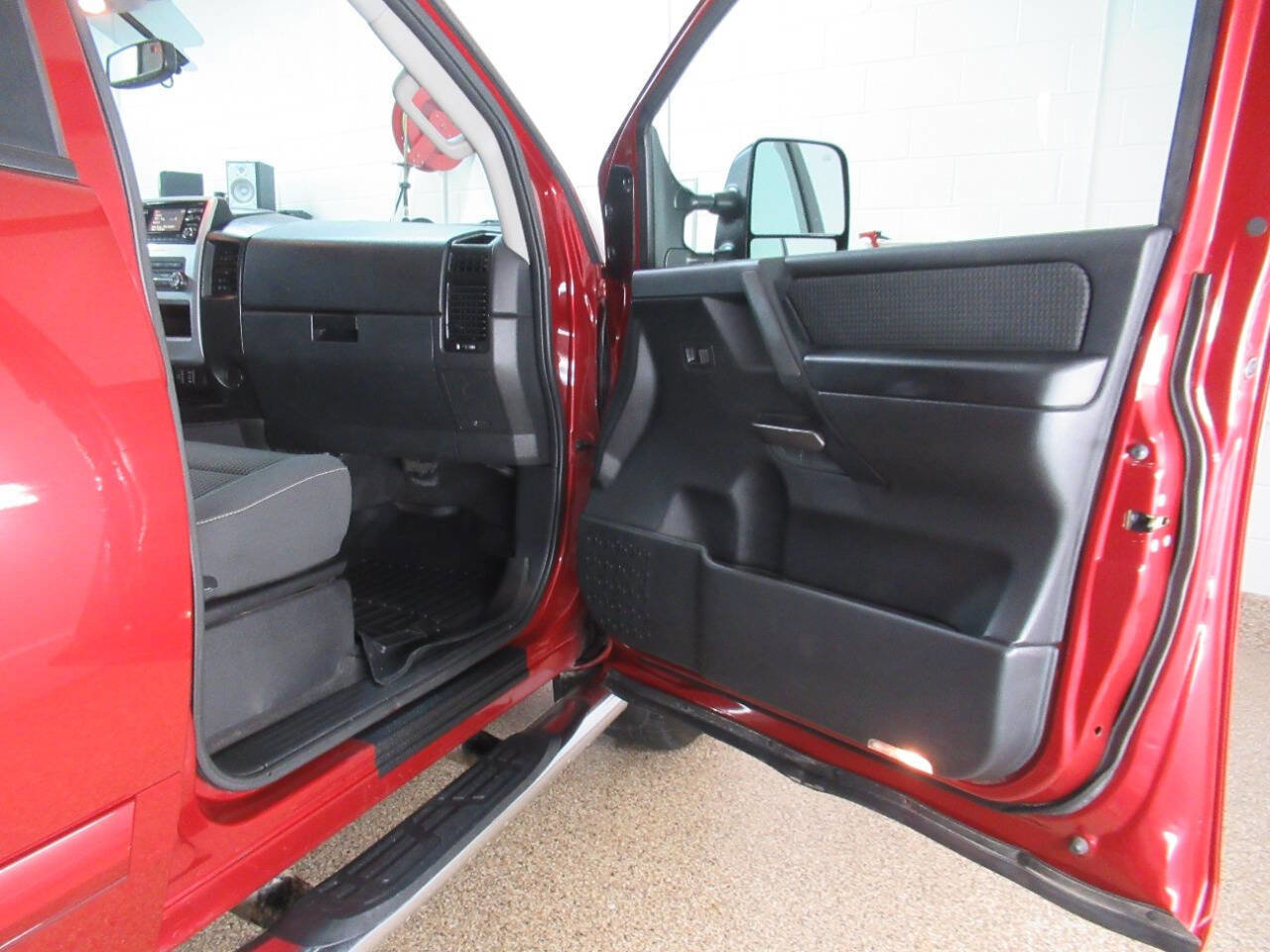 Used 2014 Nissan Titan PRO-4X image 16