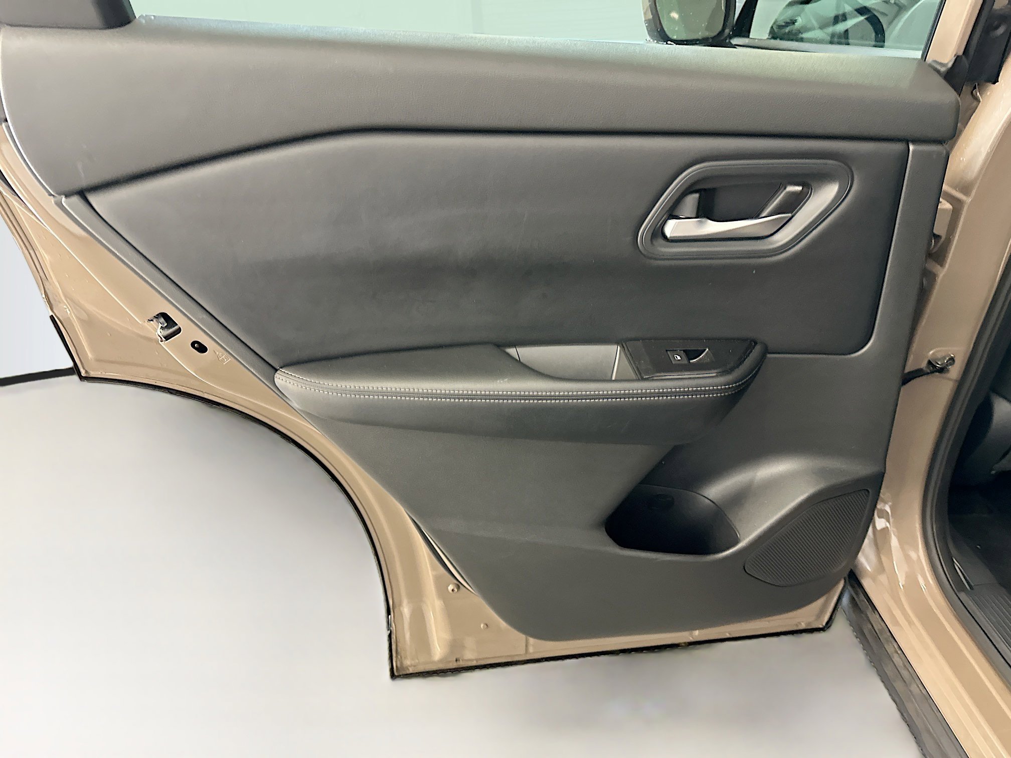 Used 2025 Nissan Rogue SV image 26