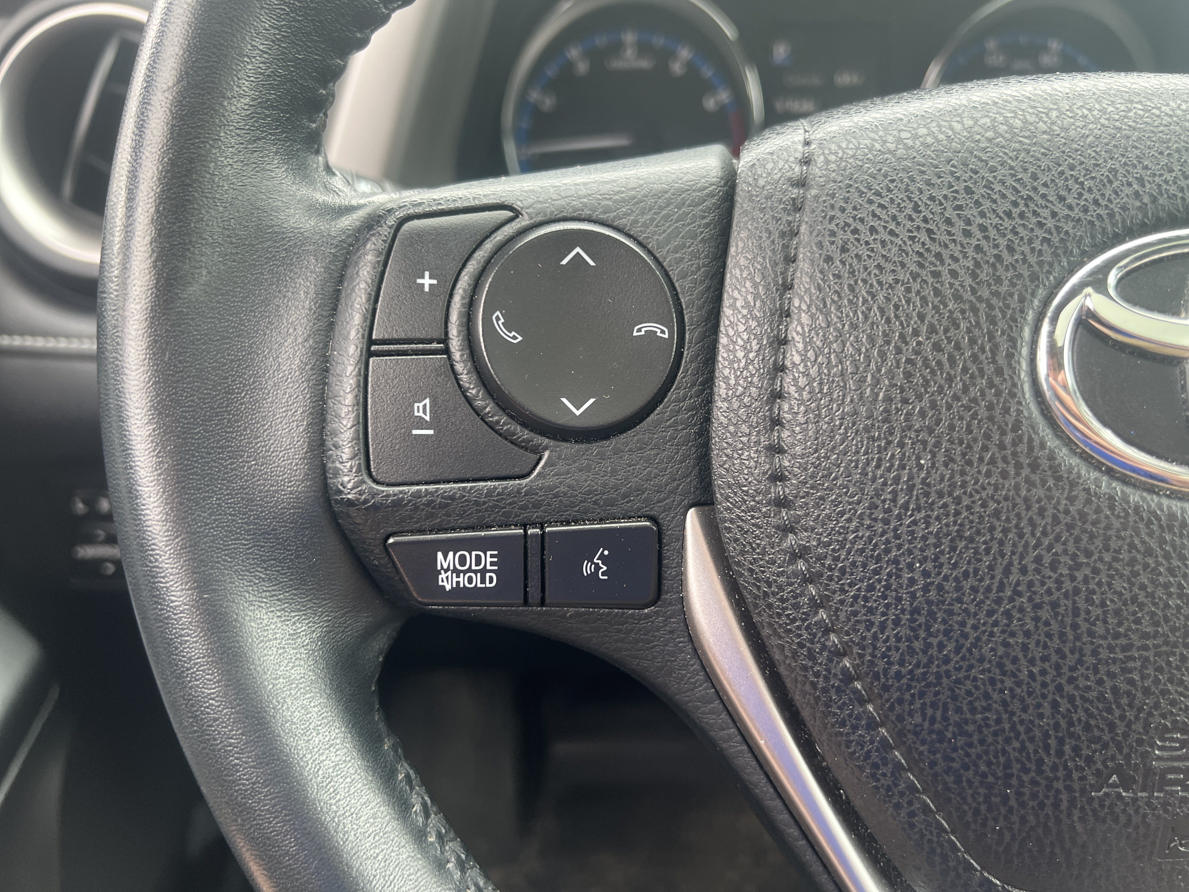 Used 2016 Toyota RAV4 XLE w/ Protection Package AWD/4WD image 18