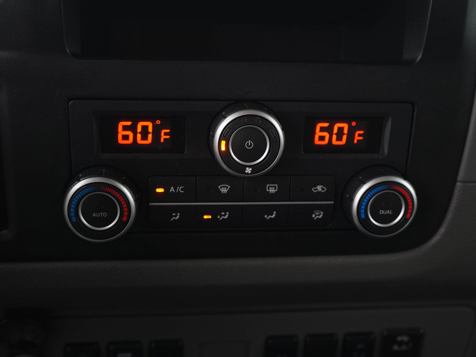 Used 2019 Nissan NV 3500 SL RWD image 22