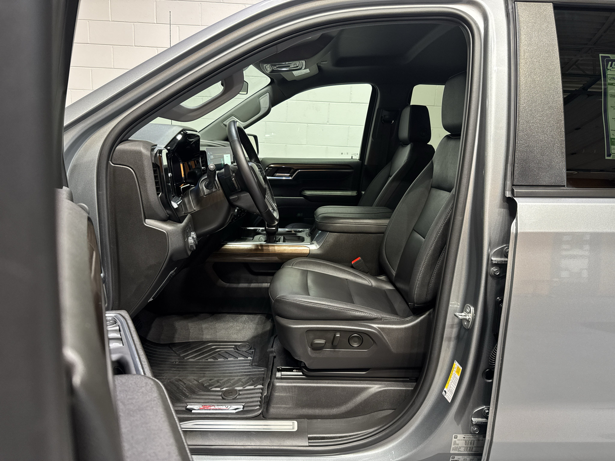 Used 2023 Chevrolet Silverado 1500 RST w/ Convenience Package II AWD/4WD image 18