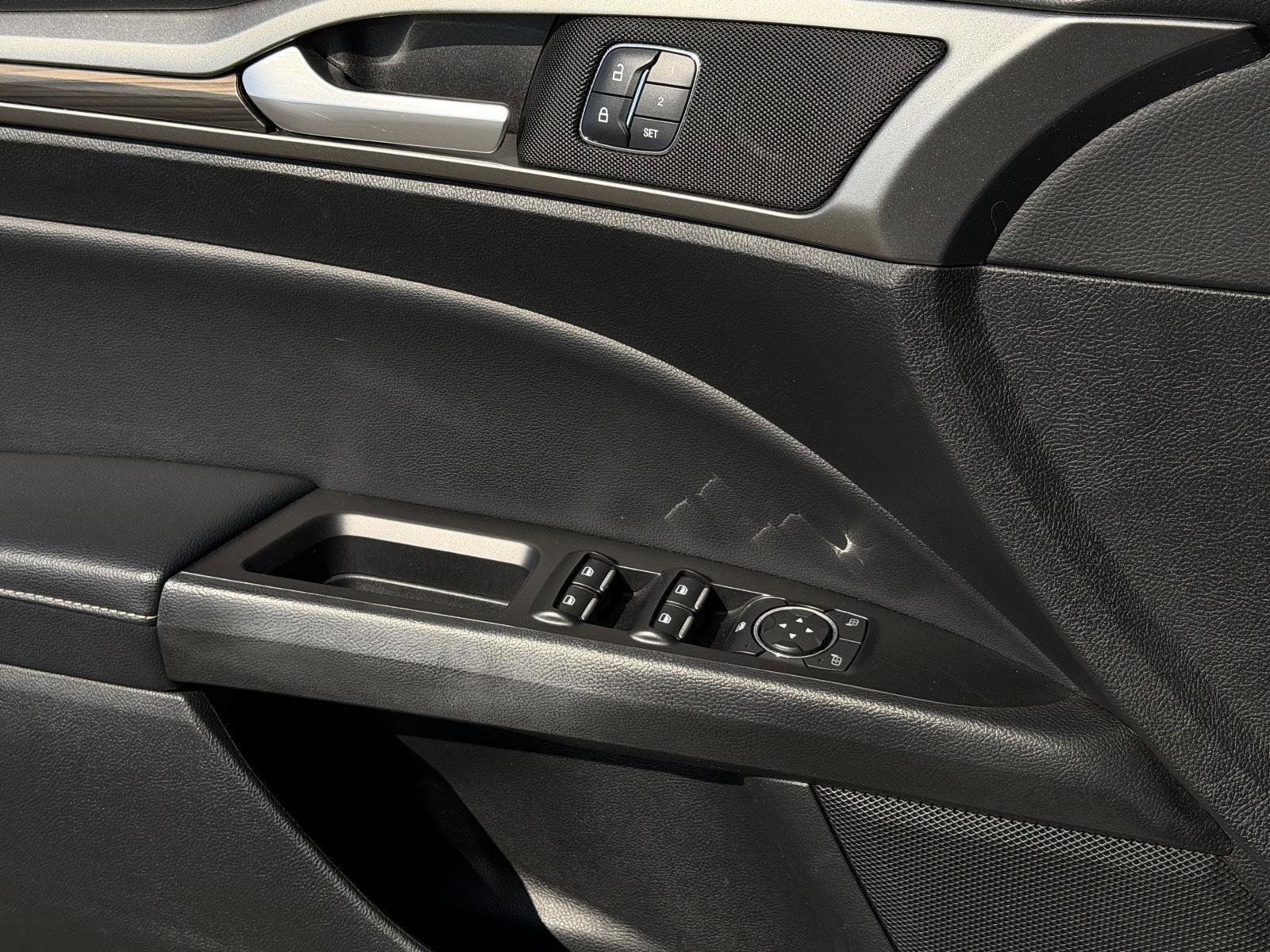 Used 2017 Ford Fusion SE w/ Fusion SE Technology Package image 20