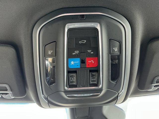 Used 2024 Jeep Grand Cherokee Laredo X w/ Luxury Tech Group I AWD/4WD image 8