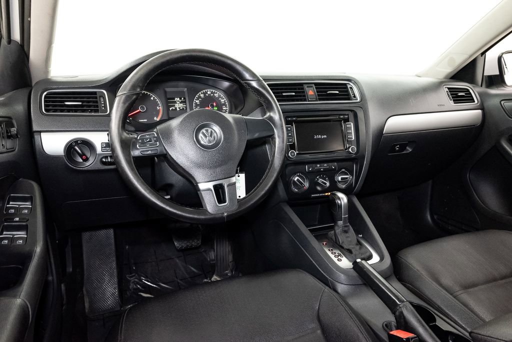 Used 2011 Volkswagen Jetta TDI image 9