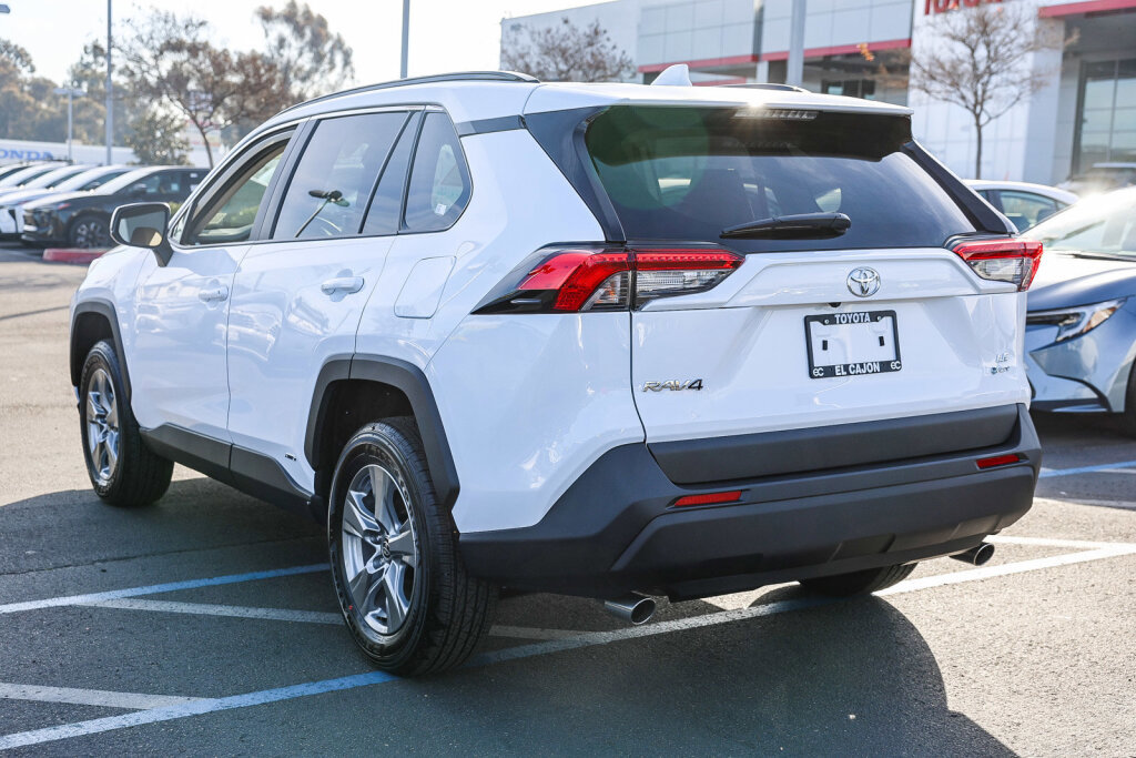 Certified 2025 Toyota RAV4 LE image 21