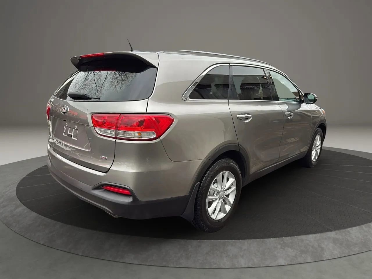 Used 2017 Kia Sorento LX image 5