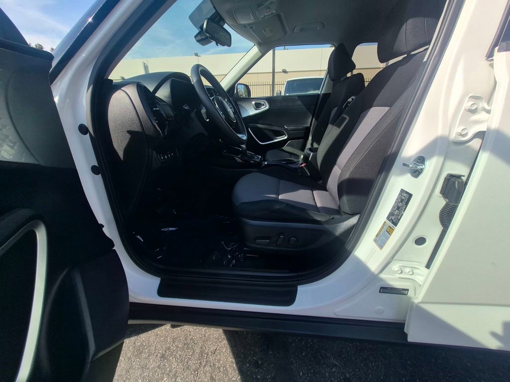 Used 2023 Kia Soul S image 25