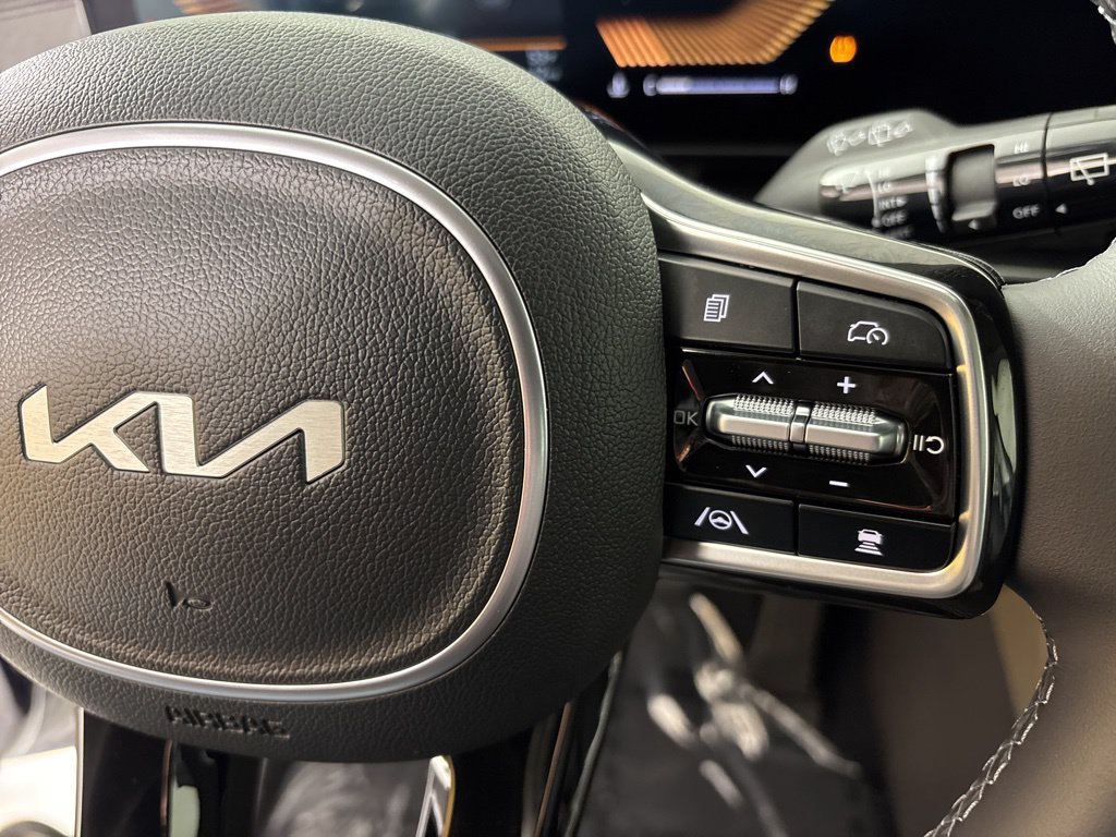 New 2026 Kia Carnival EX FWD image 21