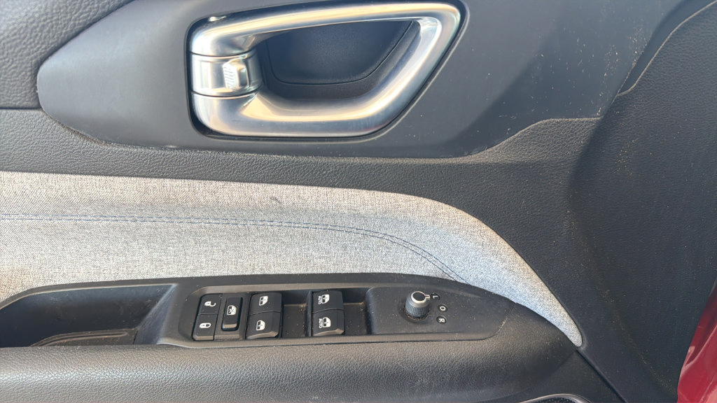 Used 2024 Jeep Compass Latitude AWD/4WD image 19