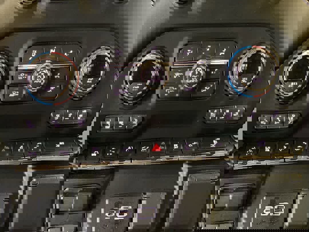 Used 2020 Chevrolet Silverado 1500 LTZ w/ LTZ Plus Package image 21