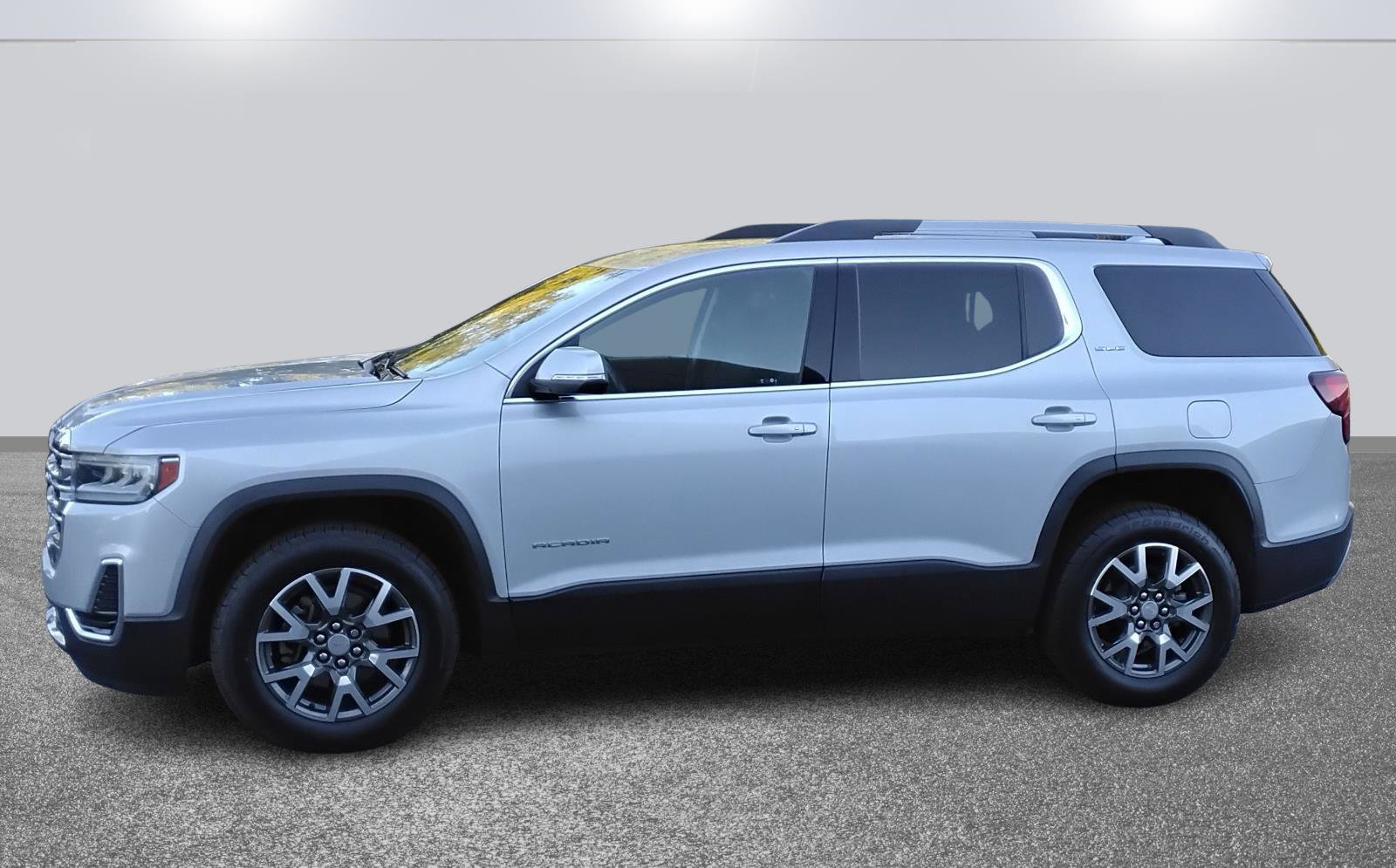 Used 2020 GMC Acadia SLE w/ Driver Convenience Package image 3