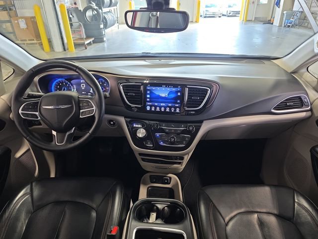 Used 2017 Chrysler Pacifica Touring-L Plus image 5