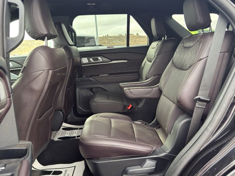 Used 2025 Ford Explorer Platinum w/ LUX Leather Package AWD/4WD image 12