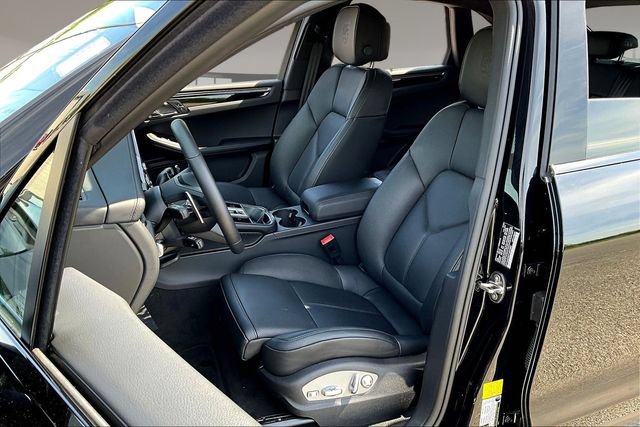 Used 2026 Porsche Macan AWD/4WD image 20