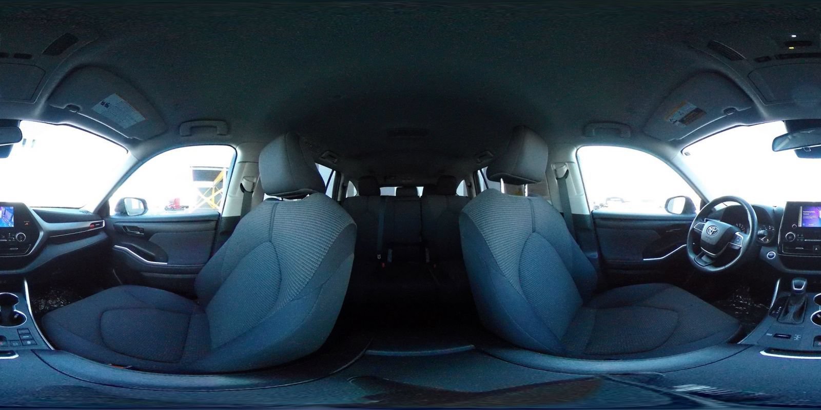Used 2025 Toyota Highlander LE FWD image 41