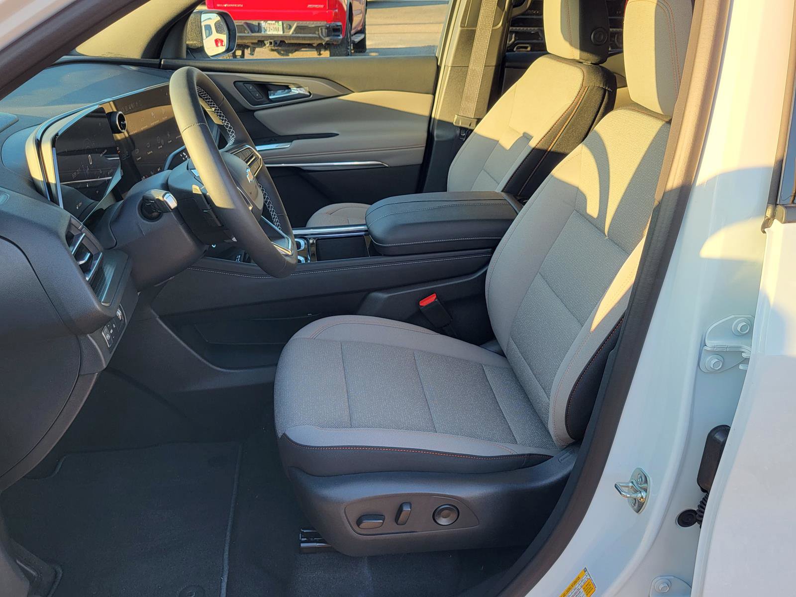 New 2026 Chevrolet Traverse LT w/ Driver Confidence Package image 15