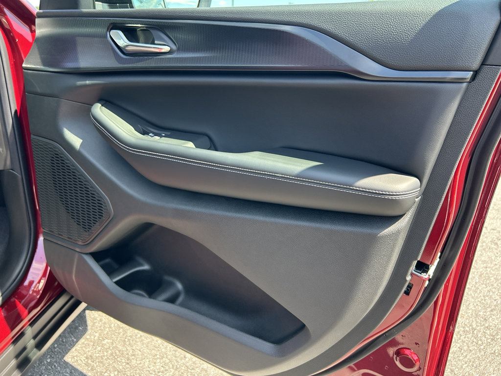 New 2025 Jeep Grand Cherokee L Laredo image 23