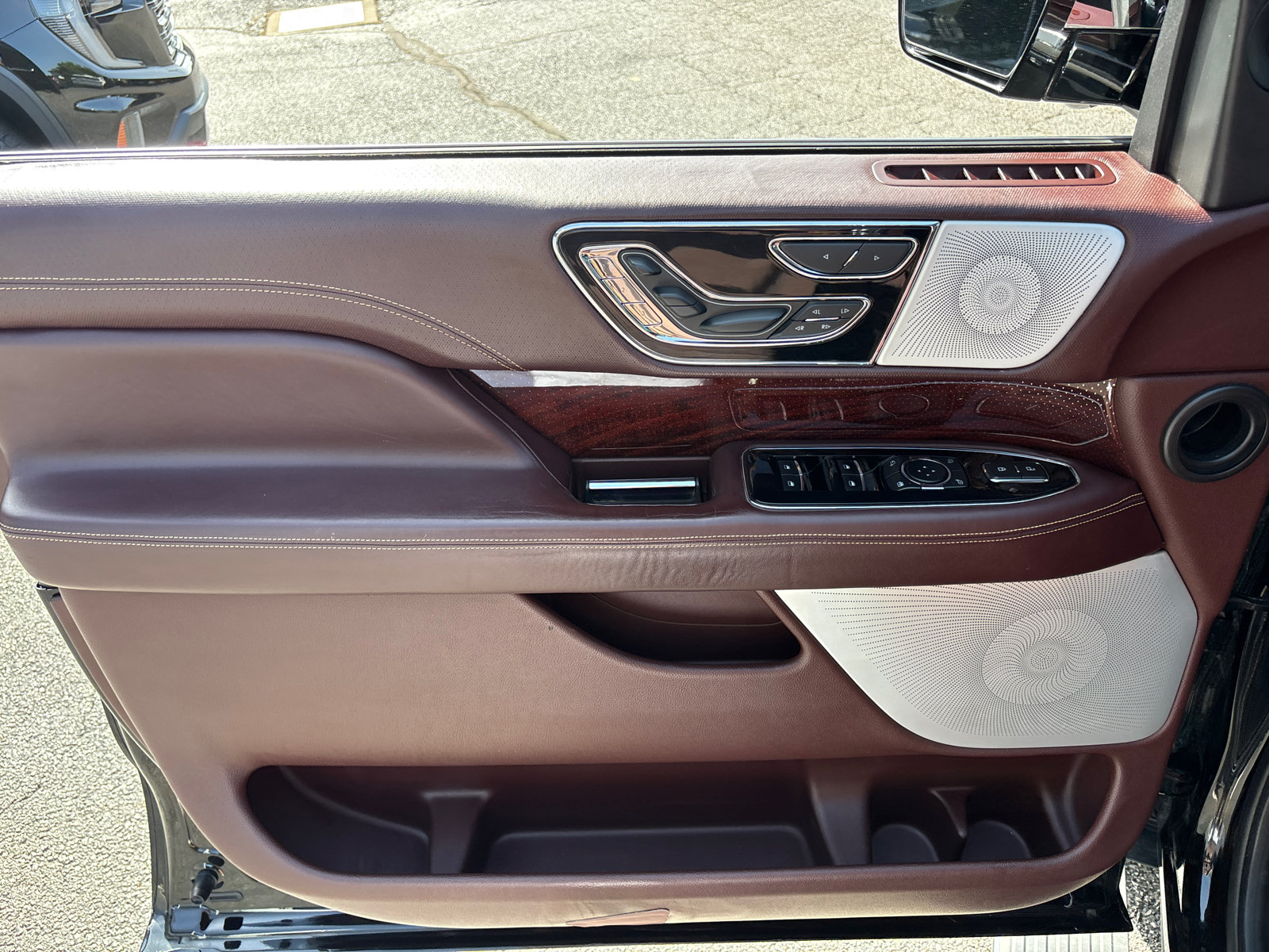 Used 2018 Lincoln Navigator Black Label w/ Cargo Package AWD/4WD image 11