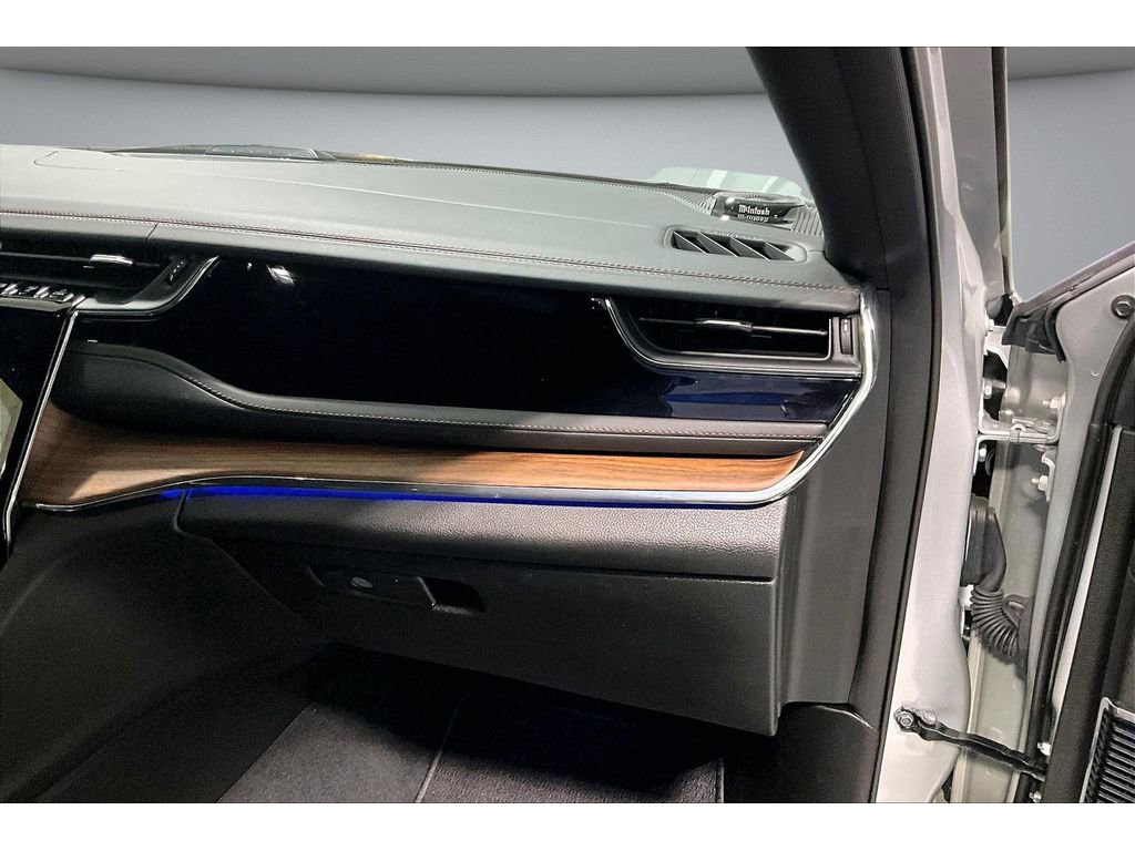 Used 2024 Jeep Grand Cherokee Summit w/ Luxury Tech Group V image 18