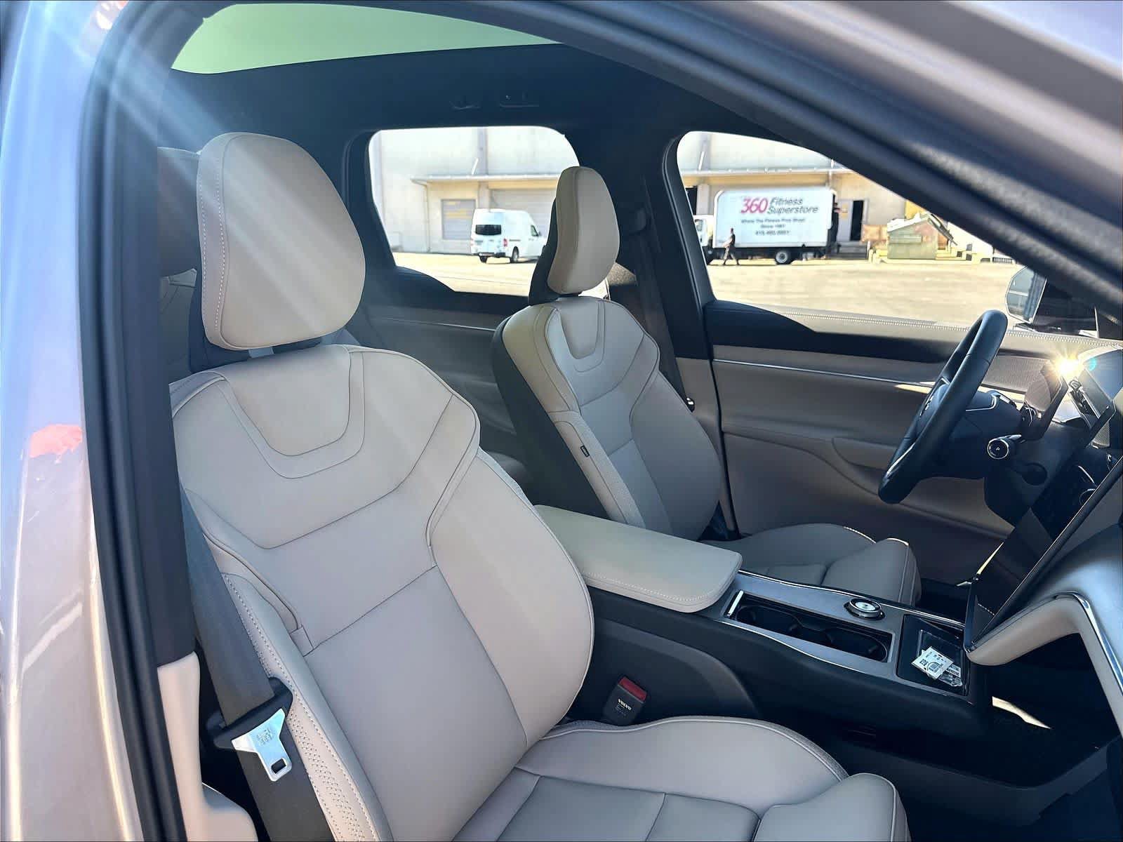 Used 2026 Volvo EX90 Plus RWD image 11