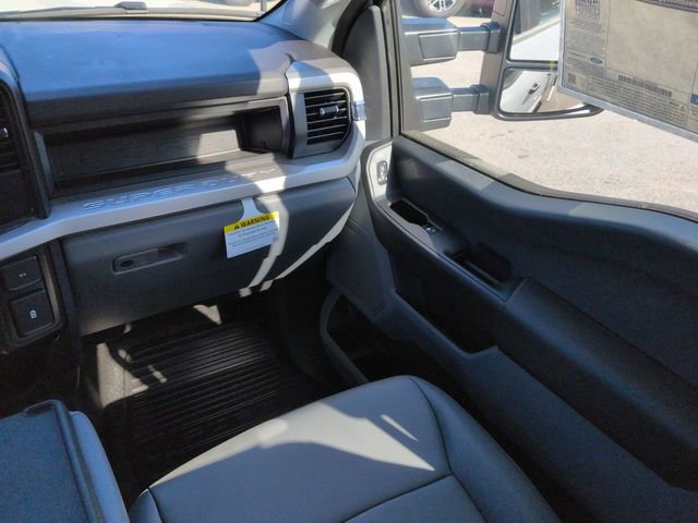 New 2025 Ford F550 4x4 Crew Cab Super Duty image 17