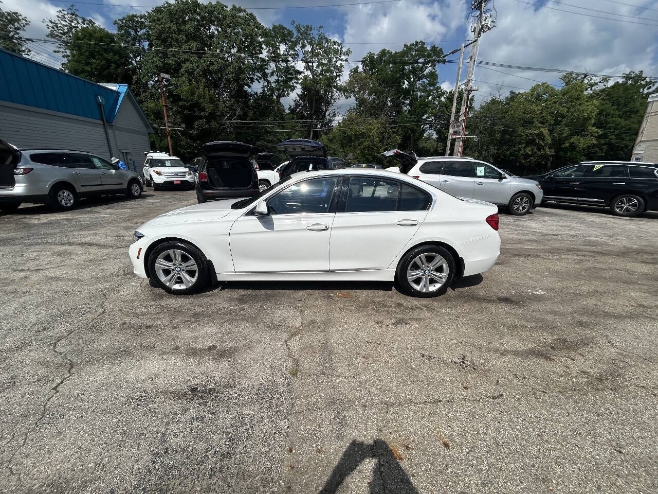Used 2017 BMW 330i xDrive Sedan AWD/4WD image 4