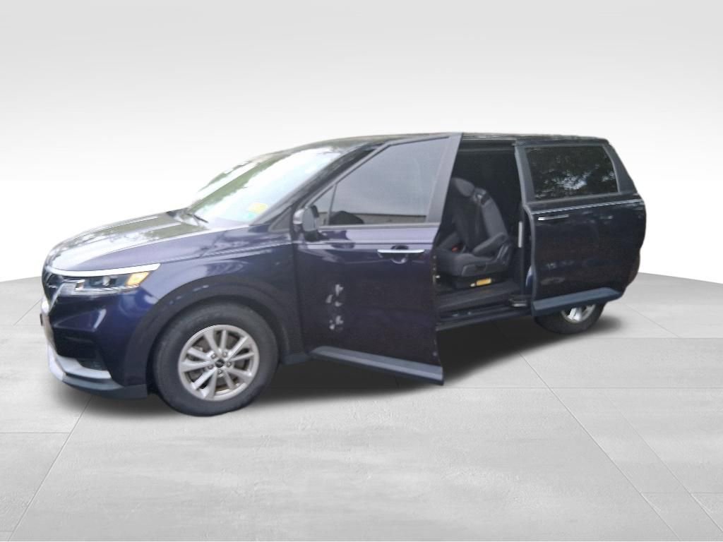 Used 2023 Kia Carnival LX FWD image 20