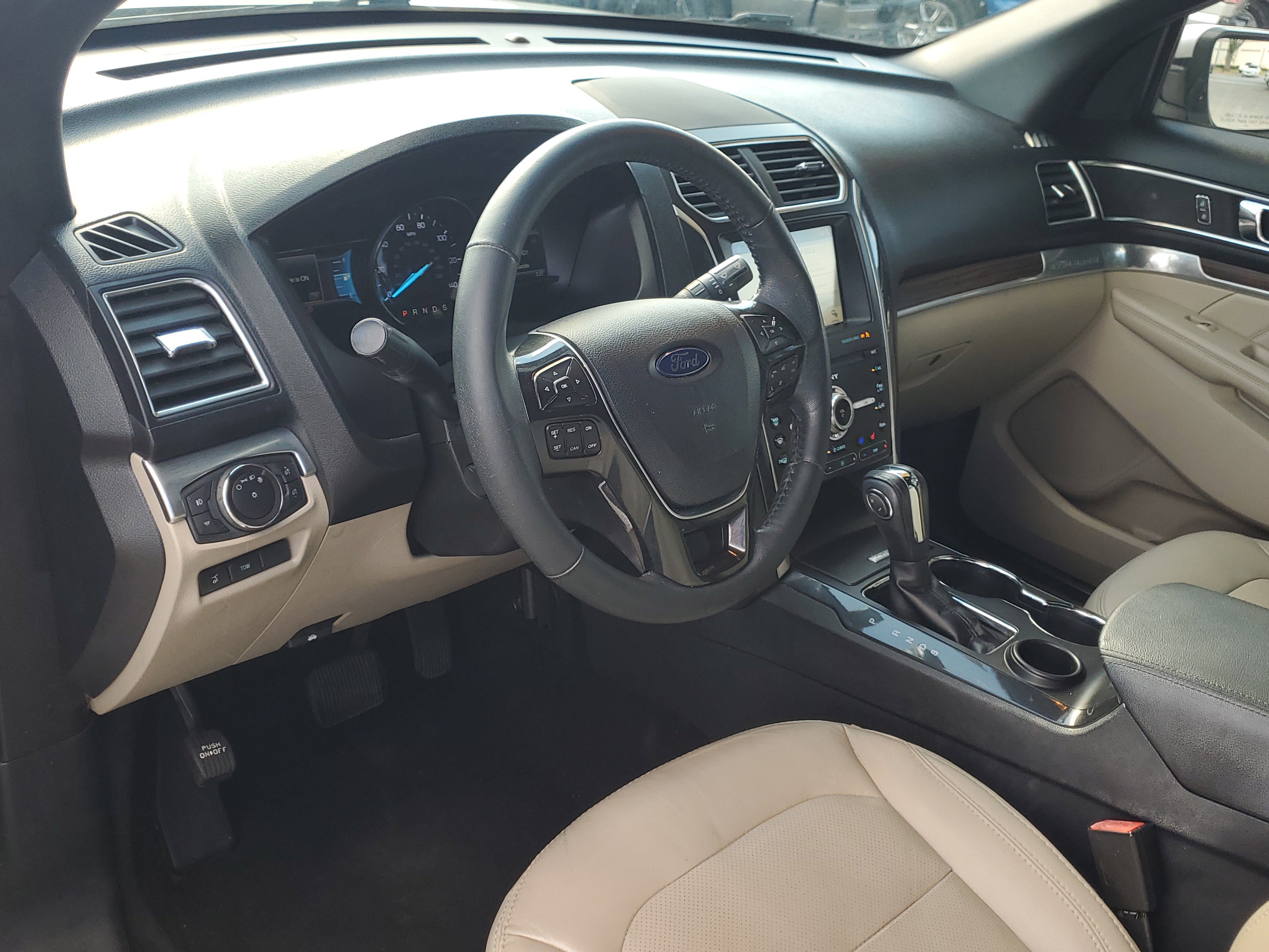 Used 2019 Ford Explorer Limited w/ Class III Trailer Tow Package image 23