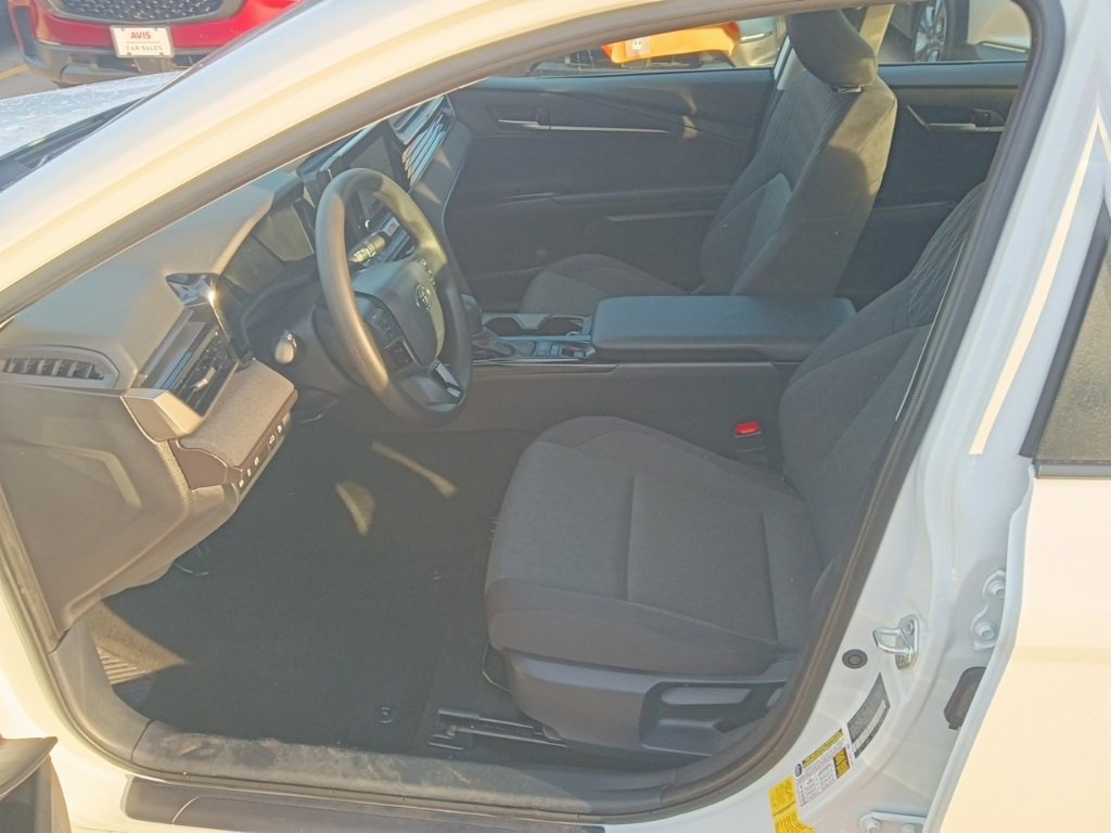 Used 2025 Toyota Camry LE image 3