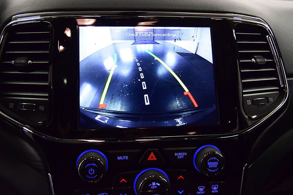 Used 2020 Jeep Grand Cherokee Altitude AWD/4WD image 24